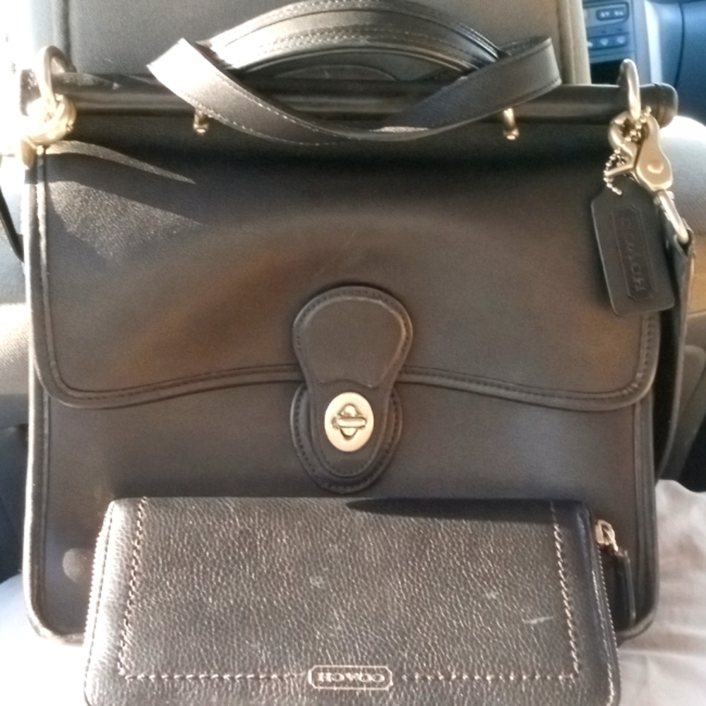 Coach Black Full Grain Leather.. Vintage Coach Black Willis crossbody purse